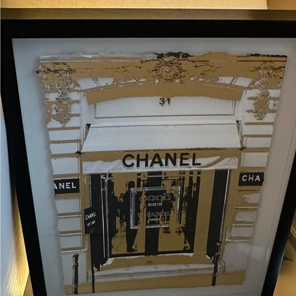 Beautiful Oliver Gal 31 Rue Cambon Framed 11” x 14” Framed Floating Art - Picture 14 of 16